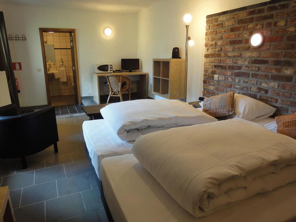 Parkhotel Villa Des Effats Vielsalm Zimmer foto